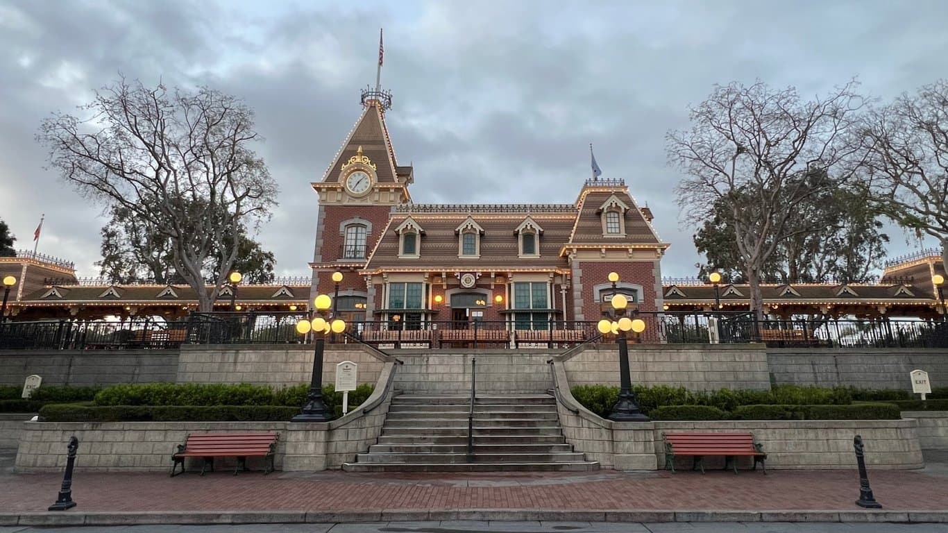 Disneyland Railroad Guided Tour - Temporarily Unavailable