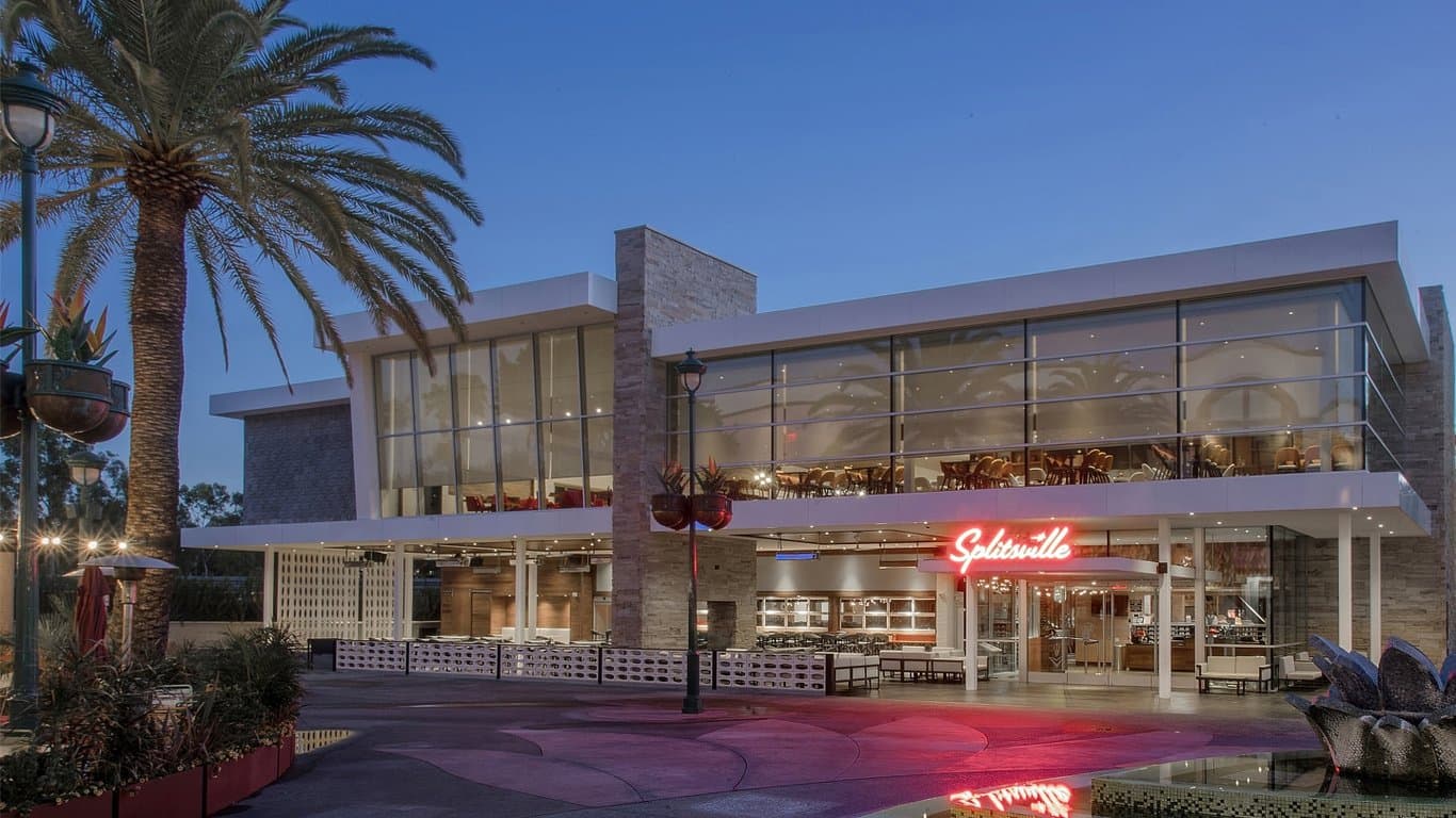 Splitsville Luxury Lanes™ – Dining