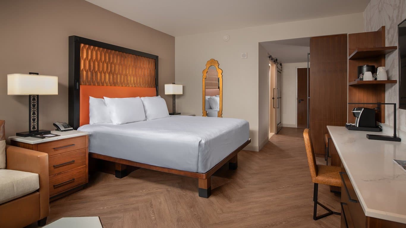 Tower - Water View - King Bed