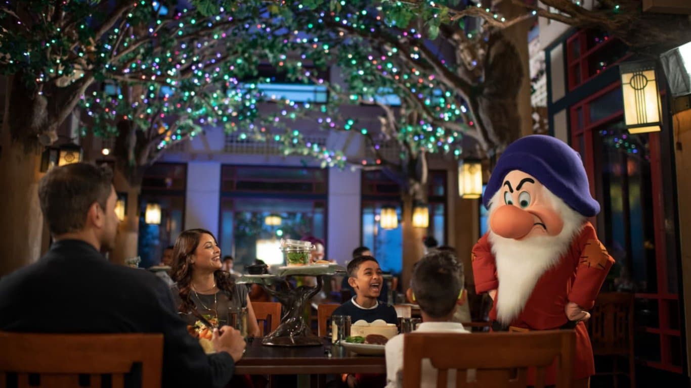 Story Book Dining at Artist Point with Snow White thumbnail