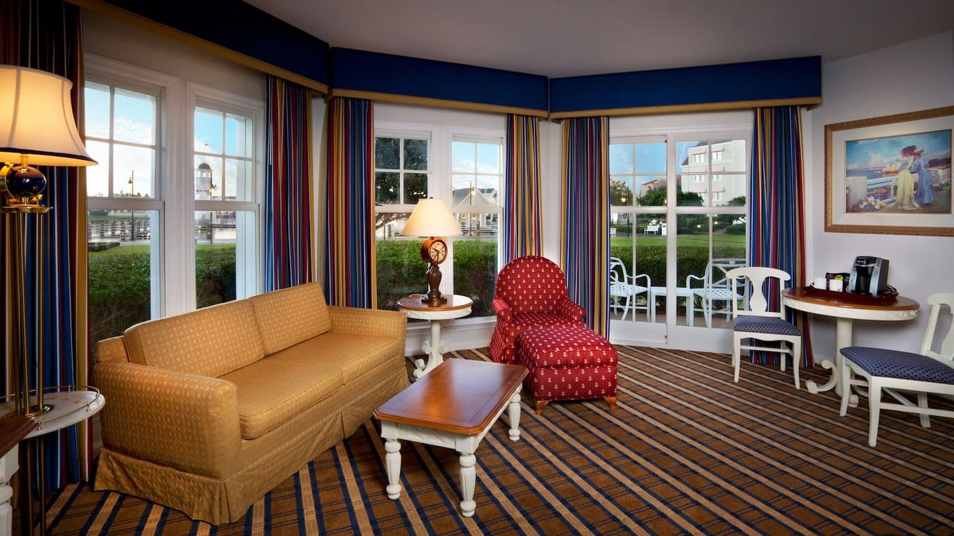 Turret Suite - Club Level Access 