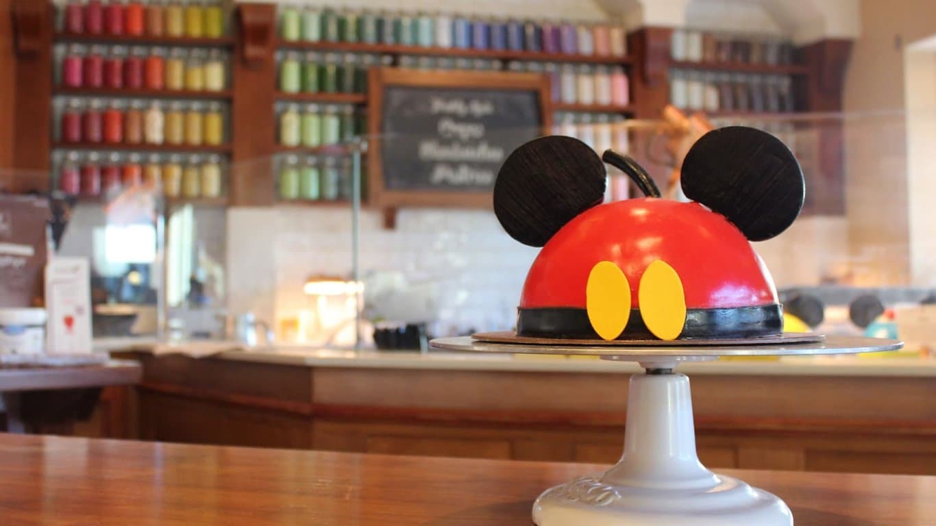 Amorette's Patisserie Cake Decorating Experience