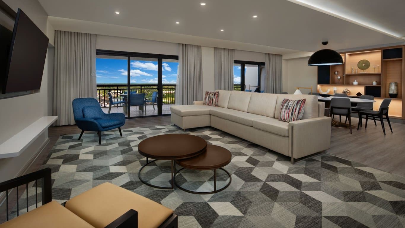 Theme Park View - 1 Bedroom Suite - Club Level